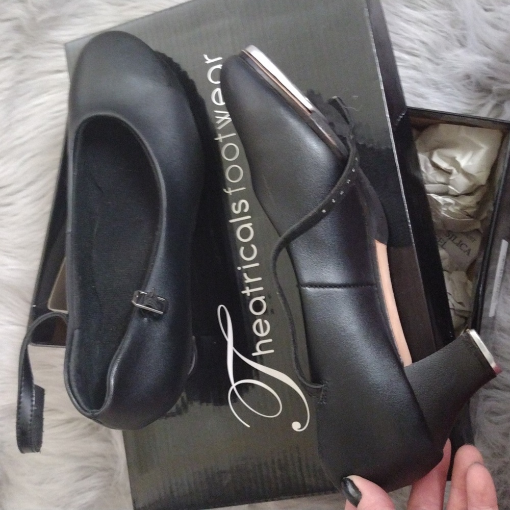 Tap shoes, women's size 7.5, black